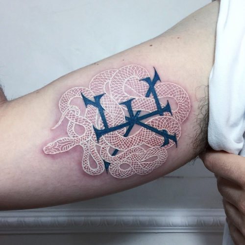 120 tatouages réalisés par les meilleurs tatoueurs du monde.