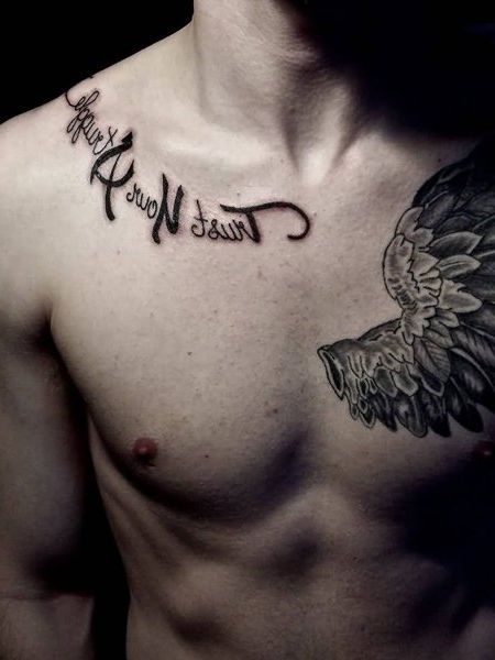 15 tatouages massifs de la clavicule pour les hommes et leur signification