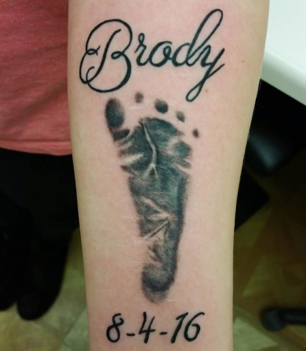 60 tatouages de bébé pour les mamans qui montrent leur amour