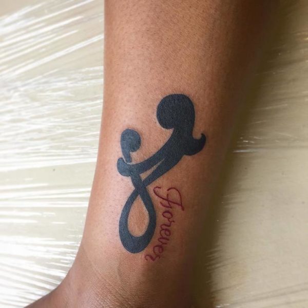 60 tatouages de bébé pour les mamans qui montrent leur amour