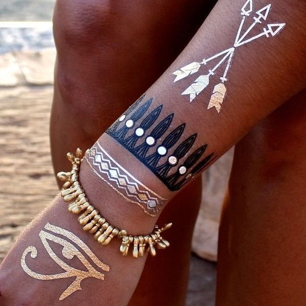 70 idées de tatouages en or pour les femmes (guide d'inspiration)