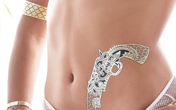 70 idées de tatouages en or pour les femmes (guide d'inspiration)