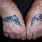 Ange et diable en main