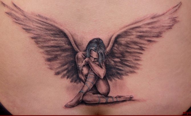Ange en fille - tatouage de dos