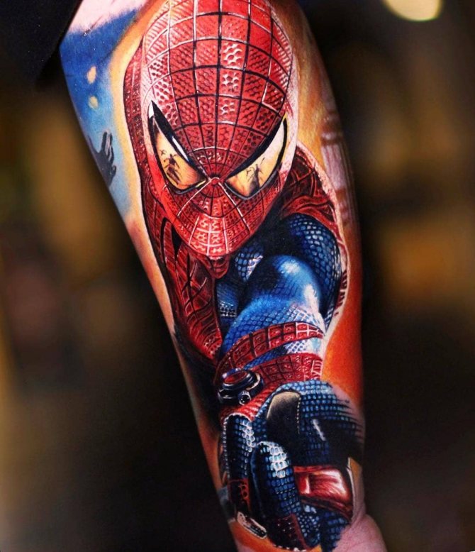 Gros tatouage de Spider-Man
