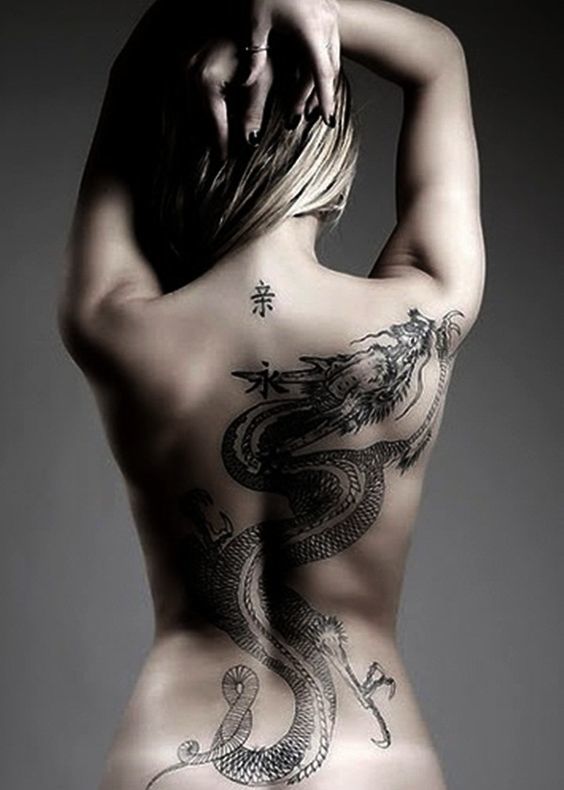Grand tatouage de dragon