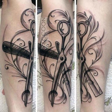 Tatouage au rasoir et lame de ciseaux à portée de main