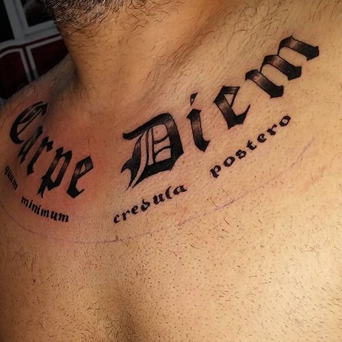 Tatouage Carpe diem Memento Mori en latin. Image, signification.