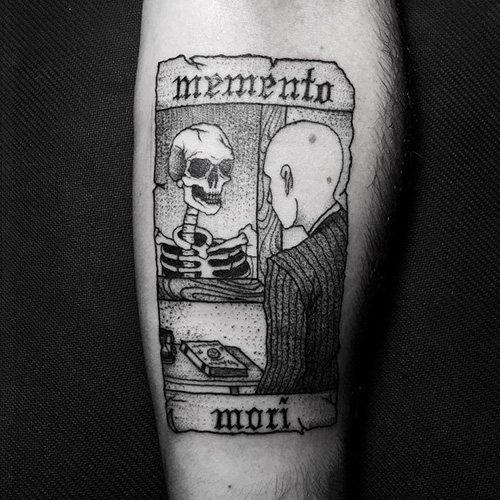 Tatouage Carpe diem Memento Mori en latin. Image, signification.
