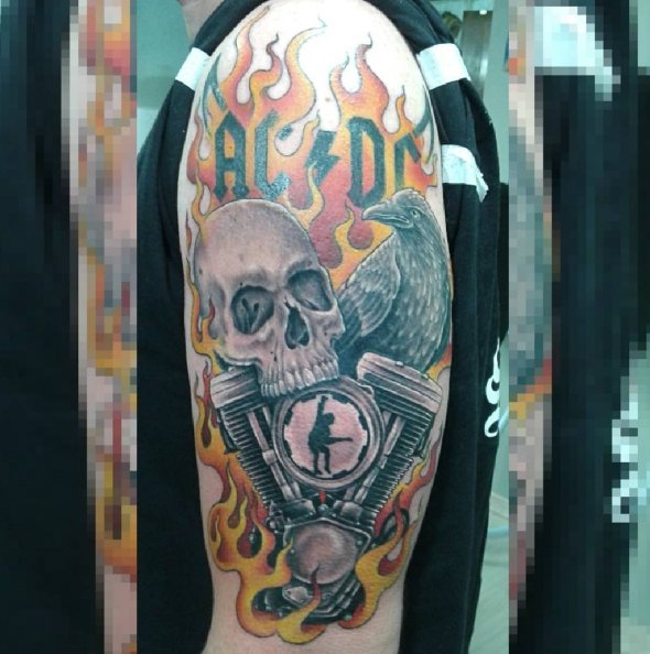 Crâne, corbeau, feu - Tatouage rock