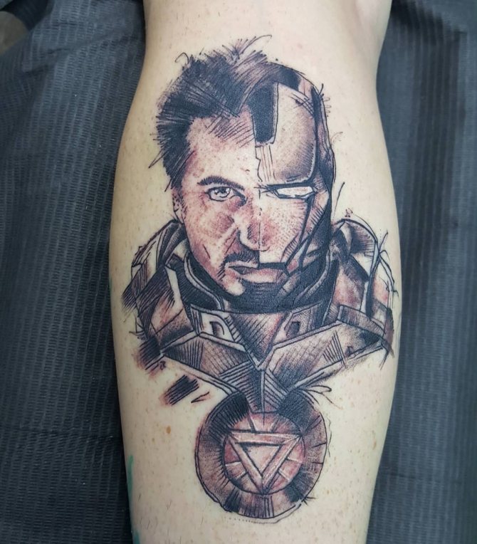 Tatouage noir et blanc de Tony Stark