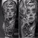 Photo de tatouage en noir et blanc