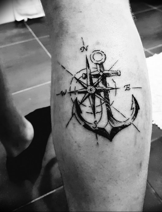 Tatouage de pied d'ancre noir et blanc