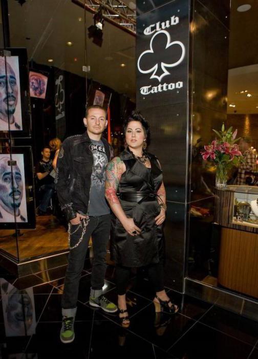 Chester Bennington - tatouage de doigt