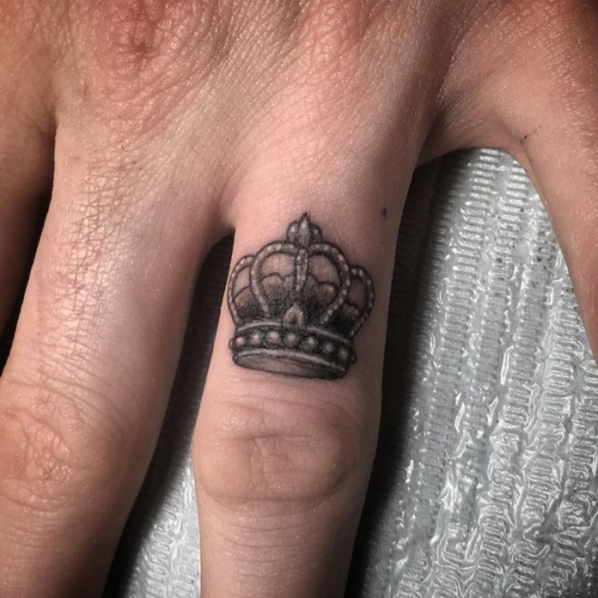 Que signifie le tatouage de la couronne