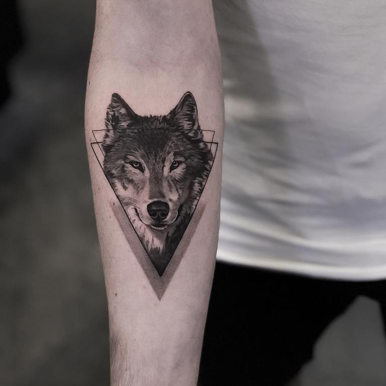 ce que signifie un tatouage en triangle