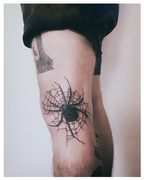 Que signifie un tatouage d'araignée pour les hommes ? Tatouage d'une araignée, signification pour les filles