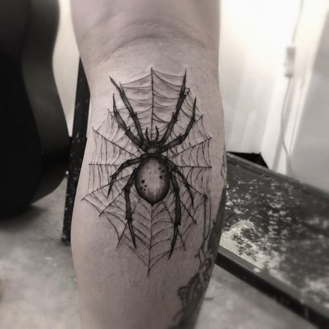 Que signifie un tatouage d'araignée pour les hommes ? Tatouage d'une araignée, signification pour les filles