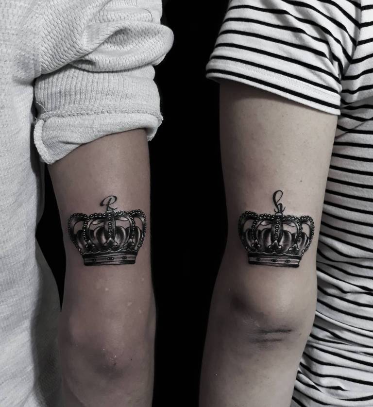 Que signifie le tatouage de la couronne
