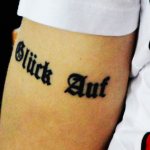 Citations en allemand pour machine à tatouer avec traduction sur l'amour, la vie, le bonheur, l'amitié et la musique.