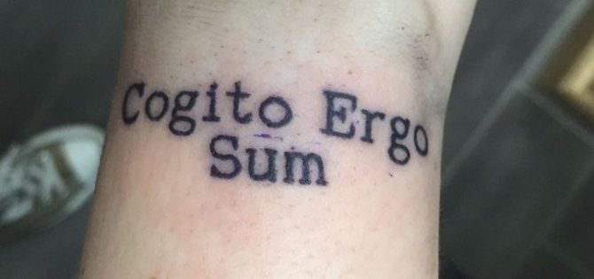Le tatouage Cogito, ergo sum