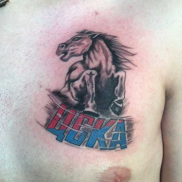 Tatouages du CSKA sur la poitrine