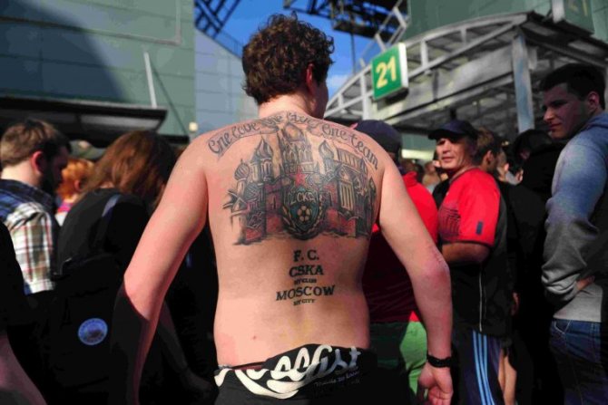 Tatouage coloré d'un fan du CSKA