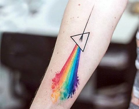 Tatouage géométrique coloré