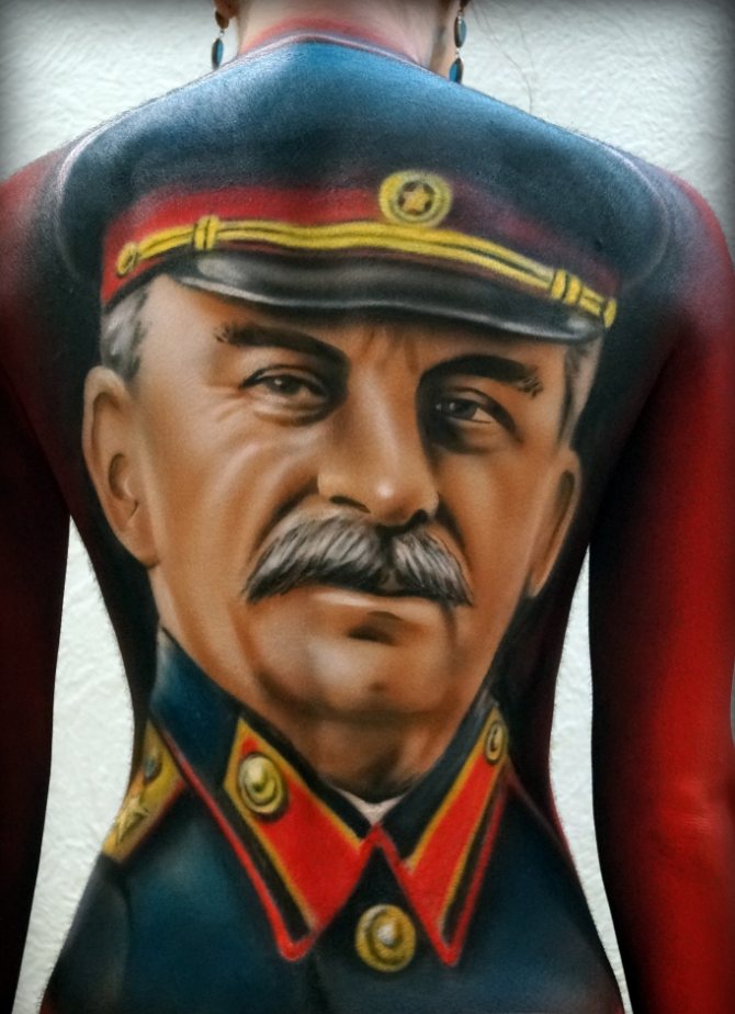 Tatouage coloré de Staline