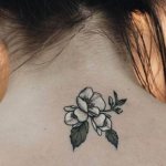 fleur au dos