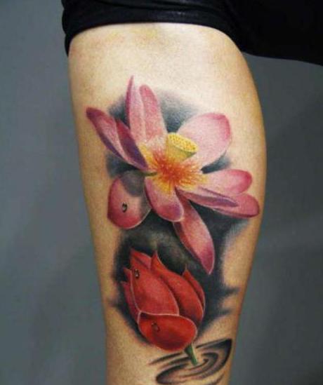 tatouage de fleur : un lys, une rose et des fleurs noires