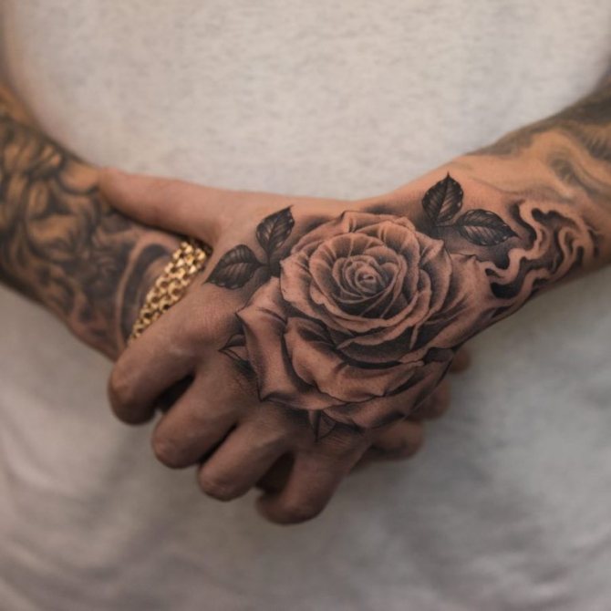 tatouage de fleur