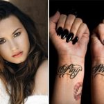 Demi Lovato avec des tatouages sur le poignet