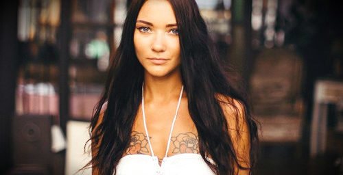 fille tatouée