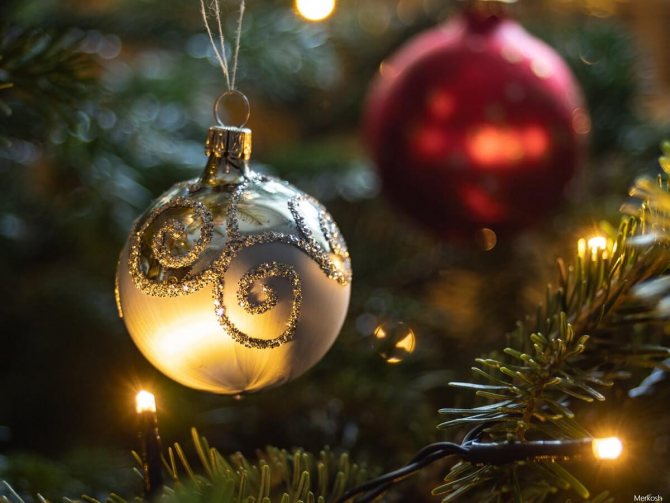 Boules de sapin de Noël pour la Saint-Sylvestre 2021