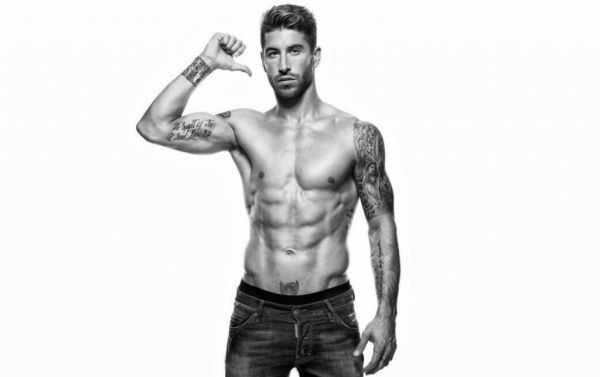 Une autre photo montre un Sergio Ramos tatoué.