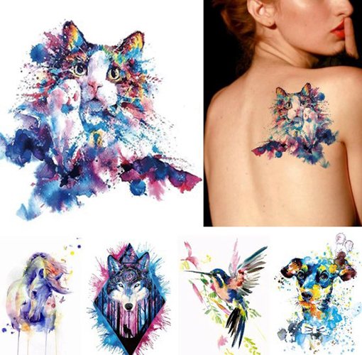Croquis de tatouages pour filles sur le pied : motifs, mots, fleurs, roses, pivoines, plumes, oiseaux. Photo