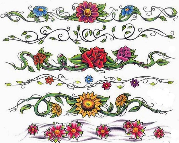 Motifs de tatouages pour filles sur le bras. Petites inscriptions, fleurs, géométrie, bracelet