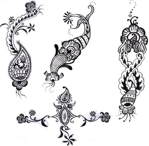 Motifs de tatouages pour filles sur le bras. Petites inscriptions, fleurs, géométrie, bracelet