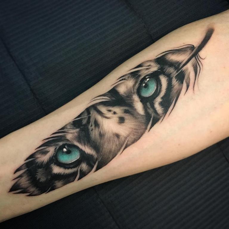 tatouage d'une plume