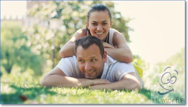 Photo d'un homme et d'une femme de dos