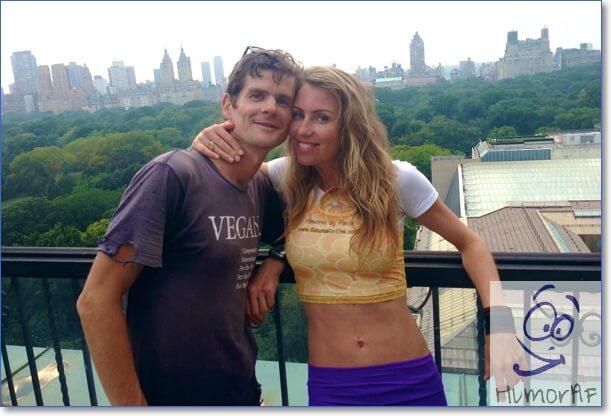 Photo d'un homme et d'une femme de dos