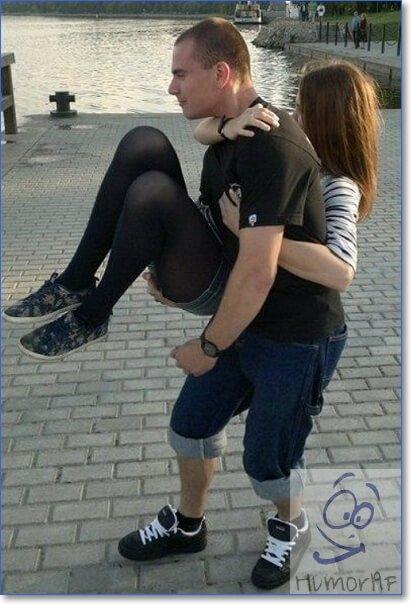 Photo d'un homme et d'une femme de dos