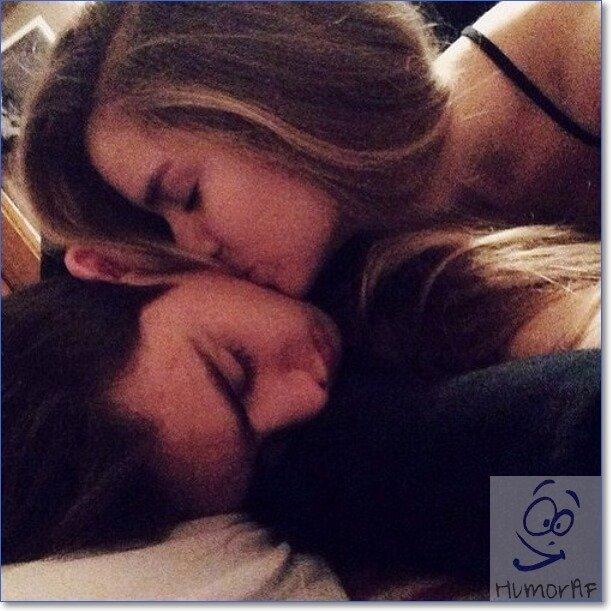 Photo d'un homme et d'une femme de dos