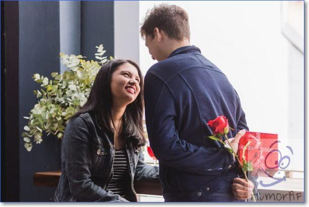 Photo d'un homme et d'une femme de dos