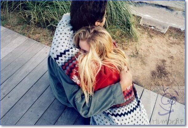 Une photo d'un gars et d'une fille de dos