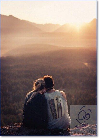 Photo d'un homme et d'une femme de dos