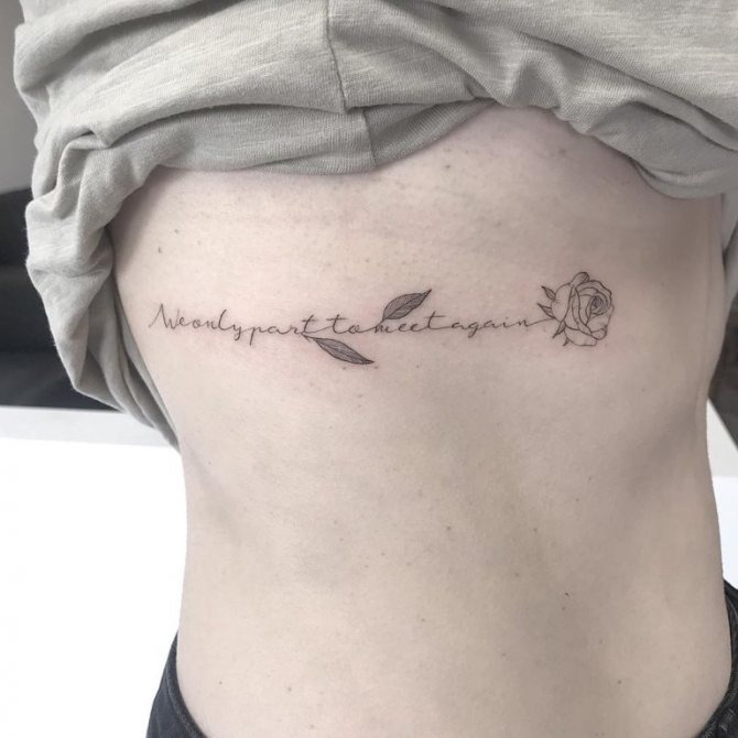 Images de tatouage de côtes pour les filles