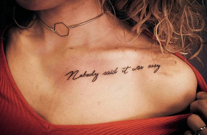 Phrases de tatouage significatives pour les filles en latin à traduire en anglais, français et italien.