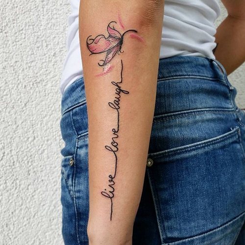 Tatouages Dictions significatifs pour les filles en latin à traduire en anglais, français, italien.